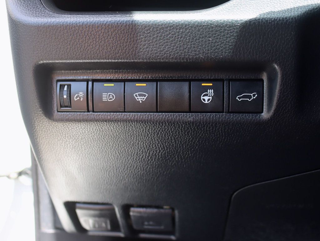 2020 Toyota RAV4 XLE AWD - 23036362 - 11