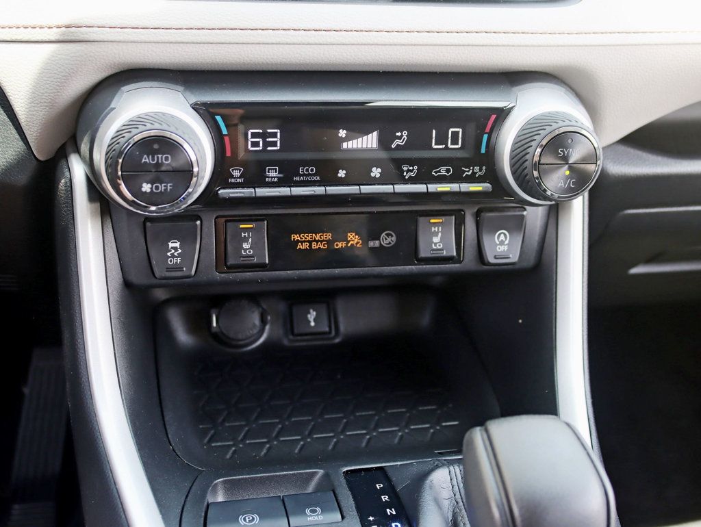 2020 Toyota RAV4 XLE AWD - 23036362 - 17