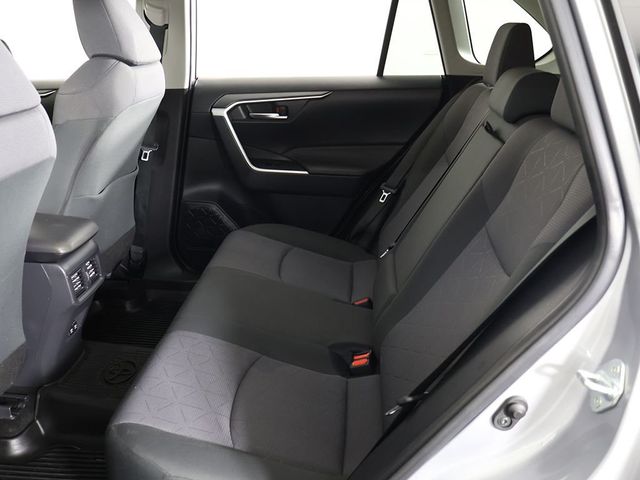2020 Toyota RAV4 XLE AWD - 23043201 - 34