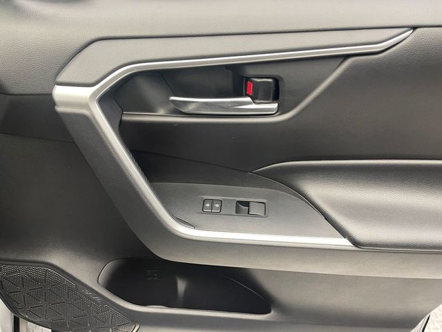 2020 Toyota RAV4 XLE AWD - 22937633 - 14