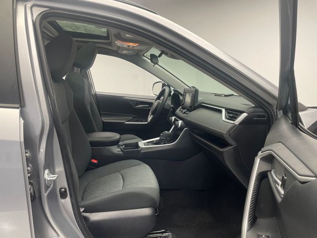 2020 Toyota RAV4 XLE AWD - 22937633 - 16