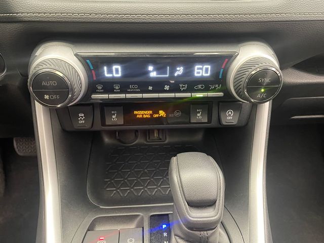 2020 Toyota RAV4 XLE AWD - 22937633 - 26