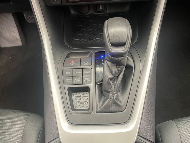 2020 Toyota RAV4 XLE AWD - 22937633 - 28