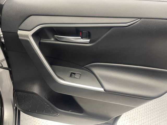 2020 Toyota RAV4 XLE AWD - 22937633 - 35