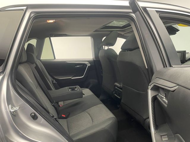 2020 Toyota RAV4 XLE AWD - 22937633 - 36