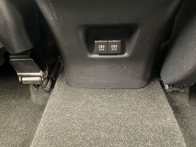 2020 Toyota RAV4 XLE AWD - 22937633 - 38