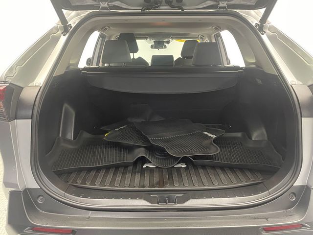 2020 Toyota RAV4 XLE AWD - 22937633 - 39