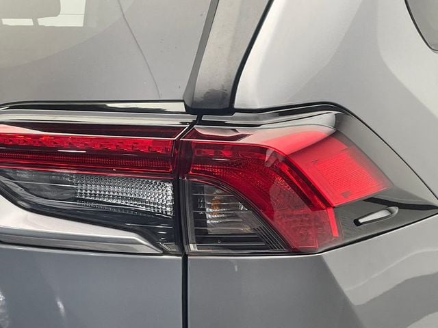 2020 Toyota RAV4 XLE AWD - 22937633 - 43
