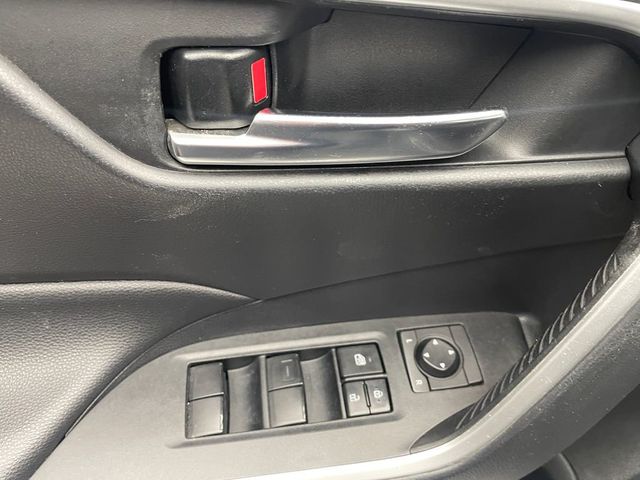 2020 Toyota RAV4 XLE AWD - 22968497 - 9