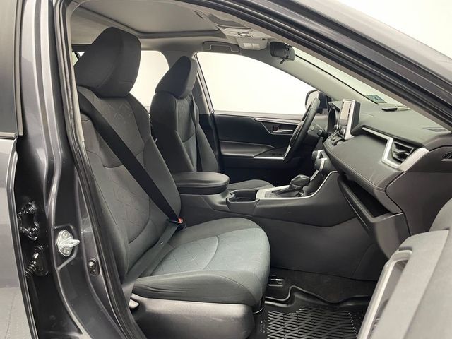 2020 Toyota RAV4 XLE AWD - 22968497 - 17