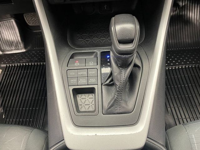 2020 Toyota RAV4 XLE AWD - 22968497 - 28