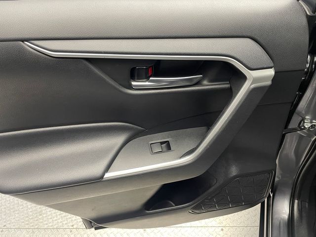 2020 Toyota RAV4 XLE AWD - 22968497 - 32