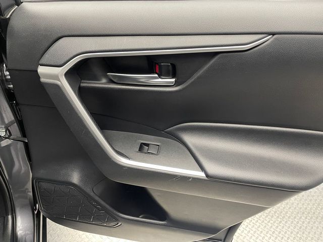2020 Toyota RAV4 XLE AWD - 22968497 - 34
