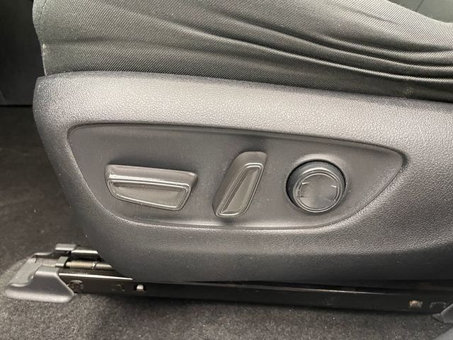 2020 Toyota RAV4 XLE AWD - 22973041 - 13