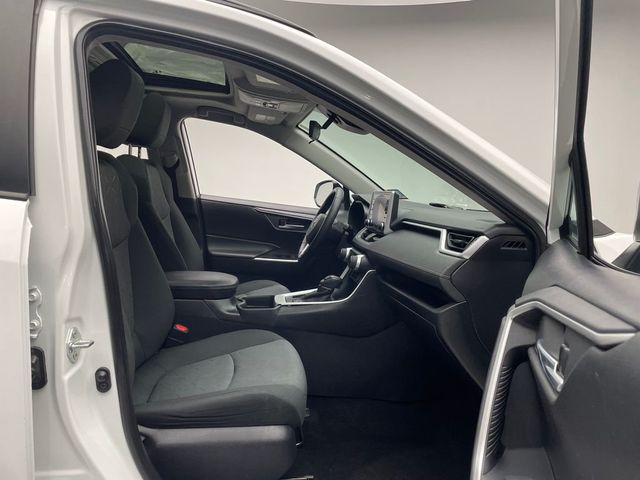 2020 Toyota RAV4 XLE AWD - 22973041 - 16