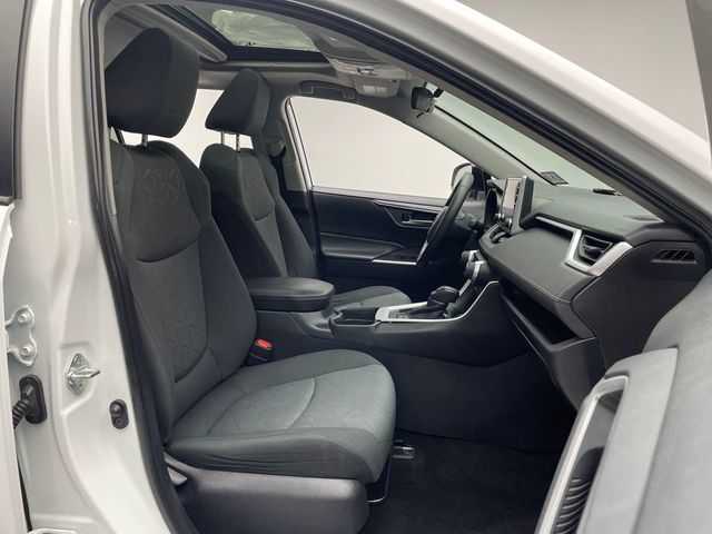 2020 Toyota RAV4 XLE AWD - 22973041 - 17