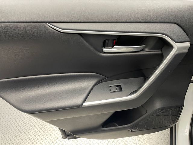 2020 Toyota RAV4 XLE AWD - 22973041 - 31