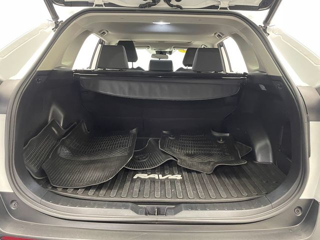 2020 Toyota RAV4 XLE AWD - 22973041 - 38