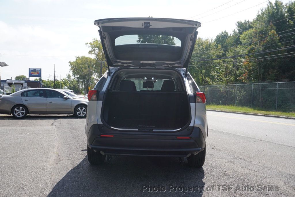 2020 Toyota RAV4 XLE AWD - 22598244 - 36