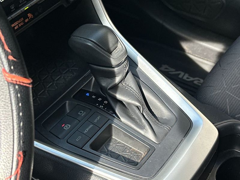 2020 Toyota RAV4 XLE FWD - 23005146 - 17