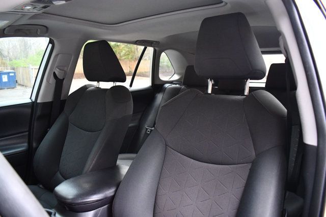 2020 Toyota RAV4 XLE FWD - 22999394 - 15