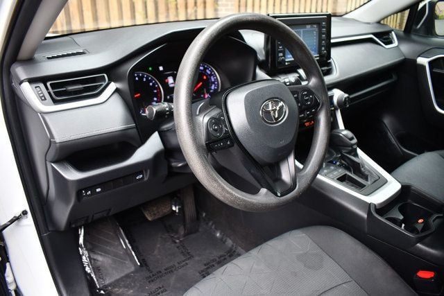 2020 Toyota RAV4 XLE FWD - 22999394 - 16