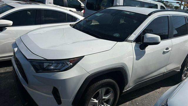 2020 Toyota RAV4 XLE FWD - 22953437 - 2
