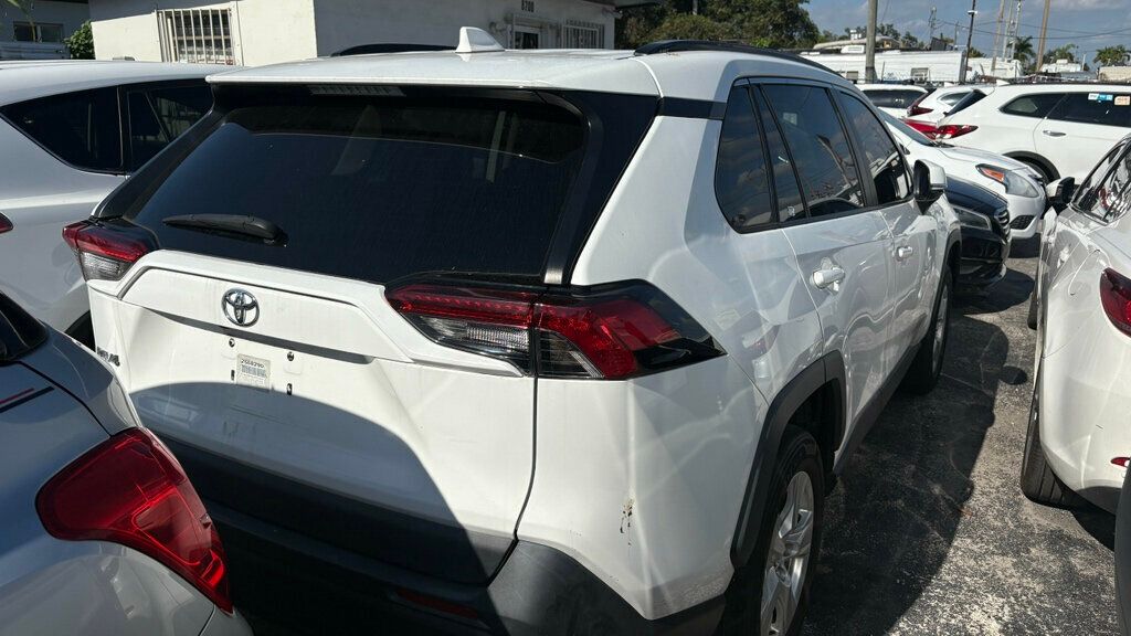 2020 Toyota RAV4 XLE FWD - 22953437 - 4