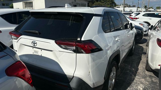 2020 Toyota RAV4 XLE FWD - 22953437 - 4