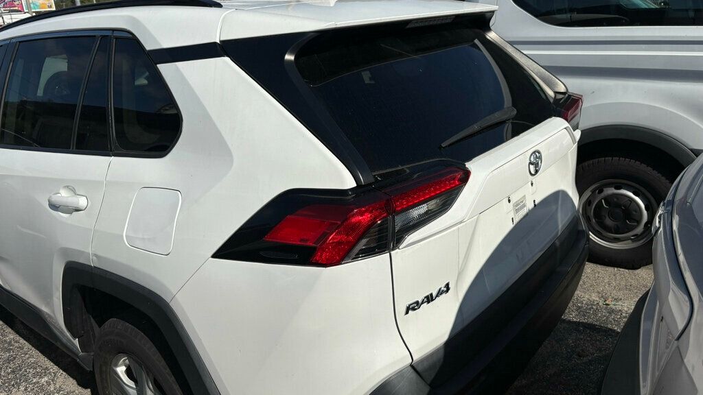 2020 Toyota RAV4 XLE FWD - 22953437 - 5
