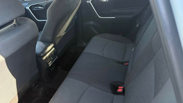 2020 Toyota RAV4 XLE FWD - 22953437 - 6