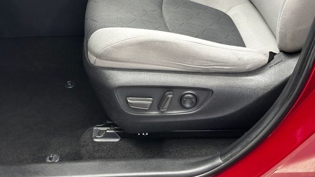 2020 Toyota RAV4 XLE FWD - 23034747 - 11