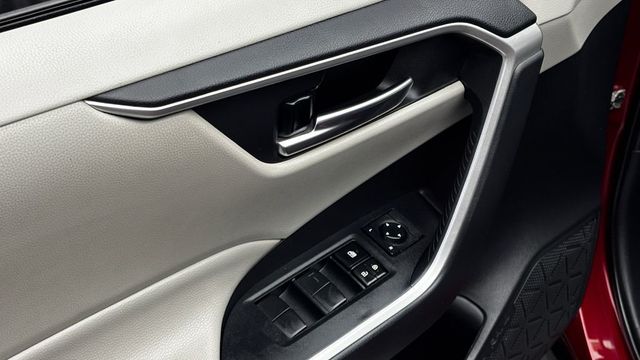 2020 Toyota RAV4 XLE FWD - 23034747 - 12