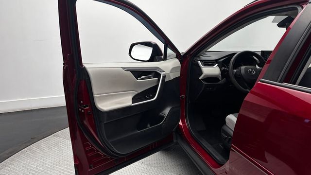 2020 Toyota RAV4 XLE FWD - 23034747 - 17