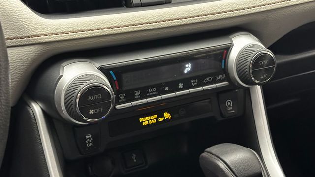 2020 Toyota RAV4 XLE FWD - 23034747 - 21