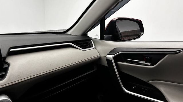 2020 Toyota RAV4 XLE FWD - 23034747 - 22