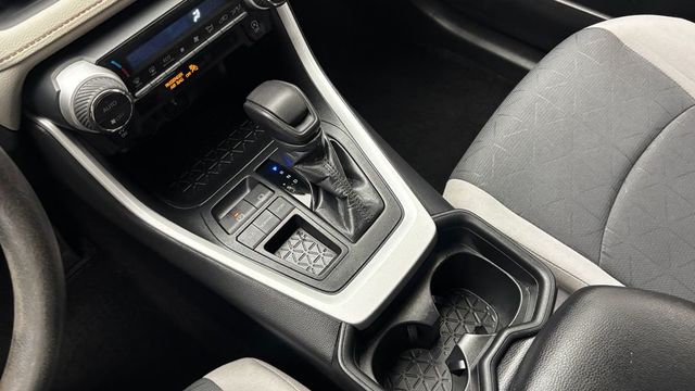 2020 Toyota RAV4 XLE FWD - 23034747 - 24