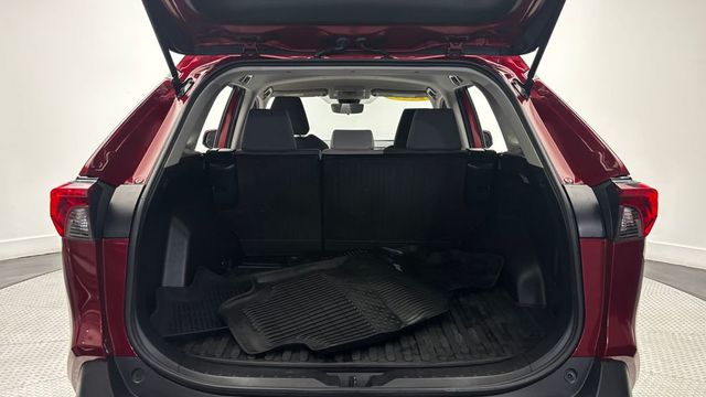 2020 Toyota RAV4 XLE FWD - 23034747 - 32