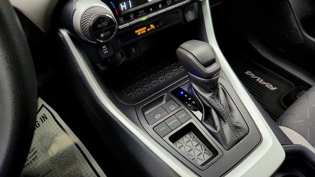 2020 Toyota RAV4 XLE with Convenience Package - 22965748 - 16