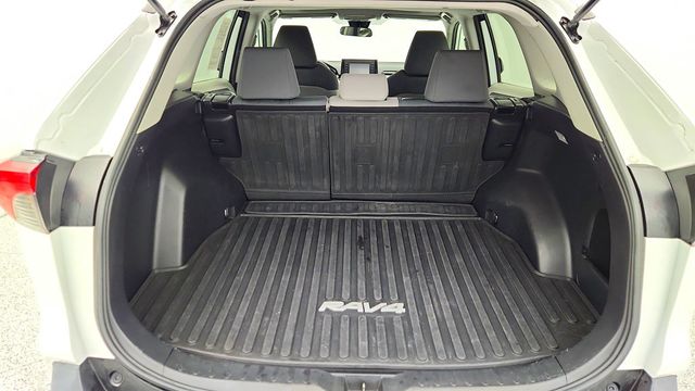 2020 Toyota RAV4 XLE with Convenience Package - 22965748 - 21