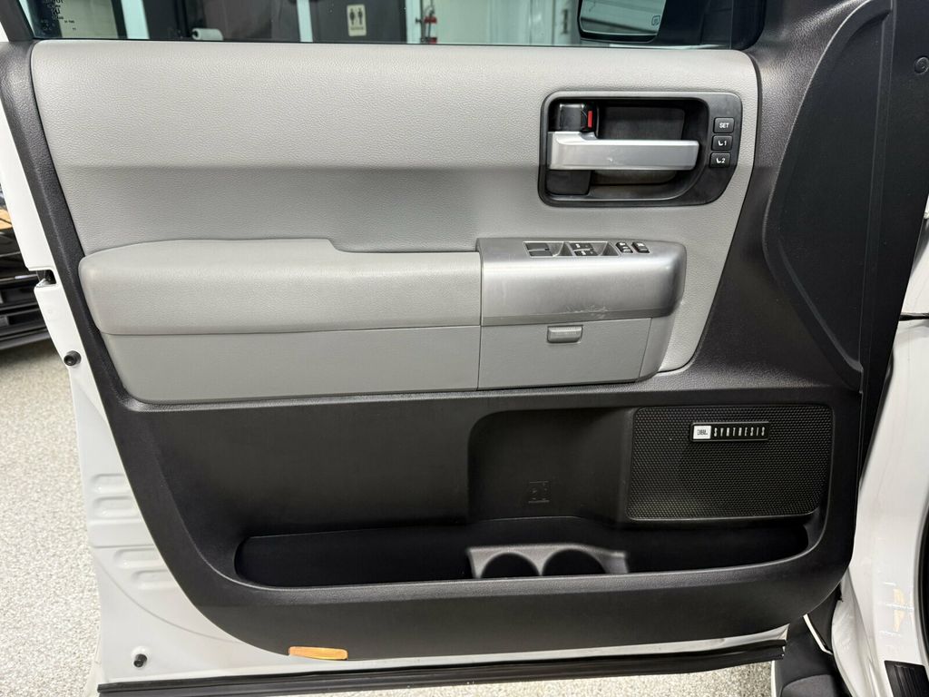 2020 Toyota Sequoia Limited Pkg/Heated Leather Seats/Saftey&Convenience Pkg - 23091678 - 16