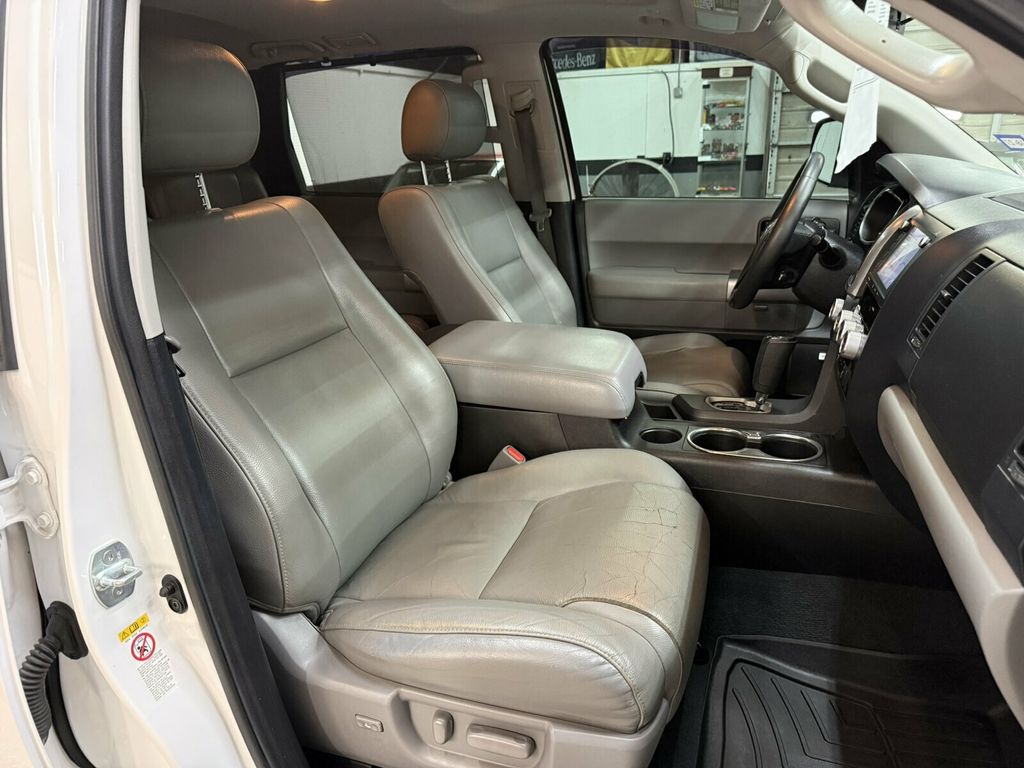 2020 Toyota Sequoia Limited Pkg/Heated Leather Seats/Saftey&Convenience Pkg - 23091678 - 30
