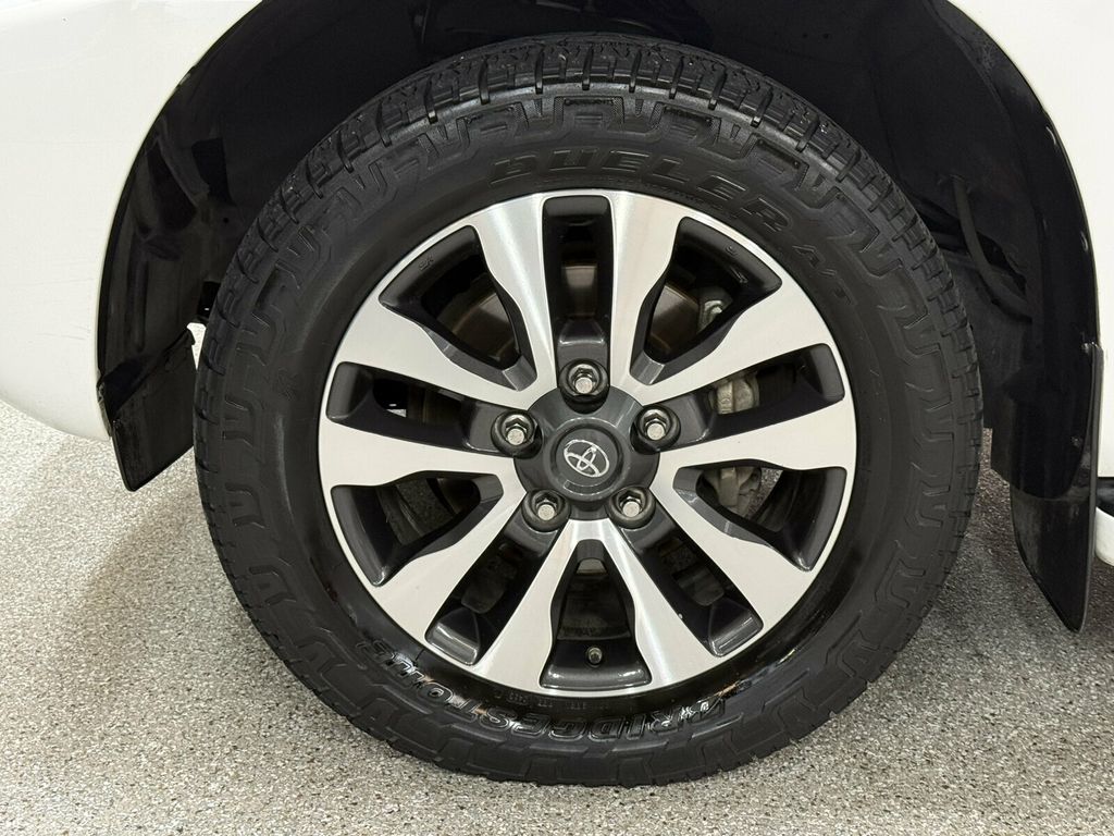 2020 Toyota Sequoia Limited Pkg/Heated Leather Seats/Saftey&Convenience Pkg - 23091678 - 31