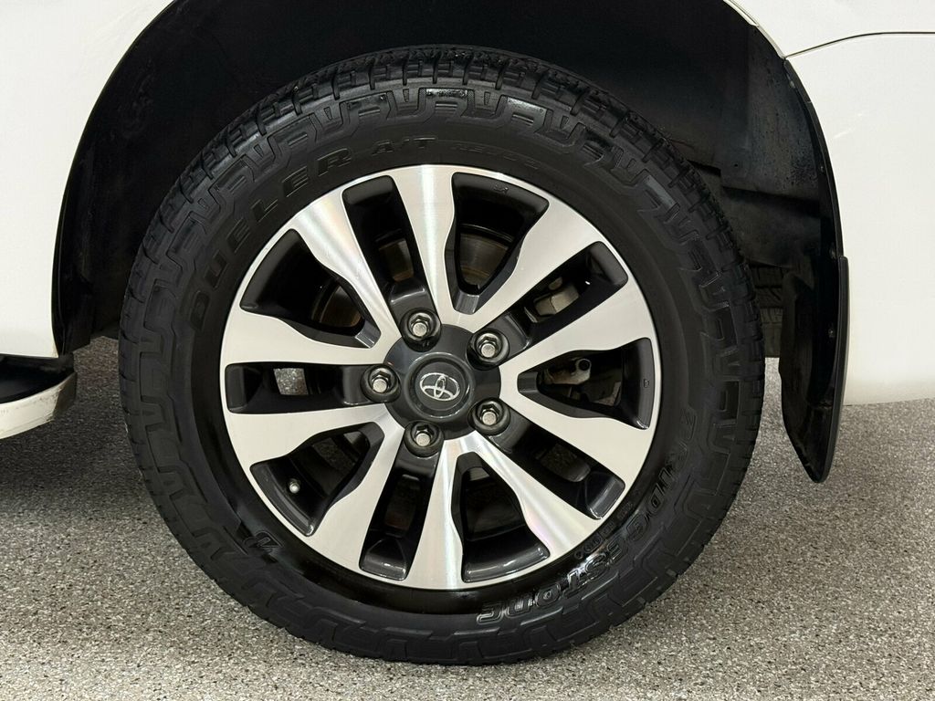 2020 Toyota Sequoia Limited Pkg/Heated Leather Seats/Saftey&Convenience Pkg - 23091678 - 32