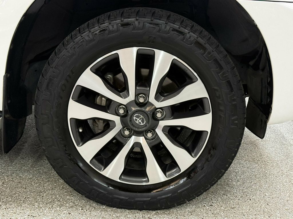 2020 Toyota Sequoia Limited Pkg/Heated Leather Seats/Saftey&Convenience Pkg - 23091678 - 34