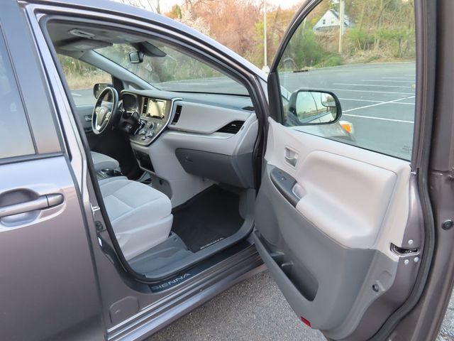 2020 Toyota Sienna 2020 TOYOTA SIENNA LE 7-PASSENGER - 23007518 - 18