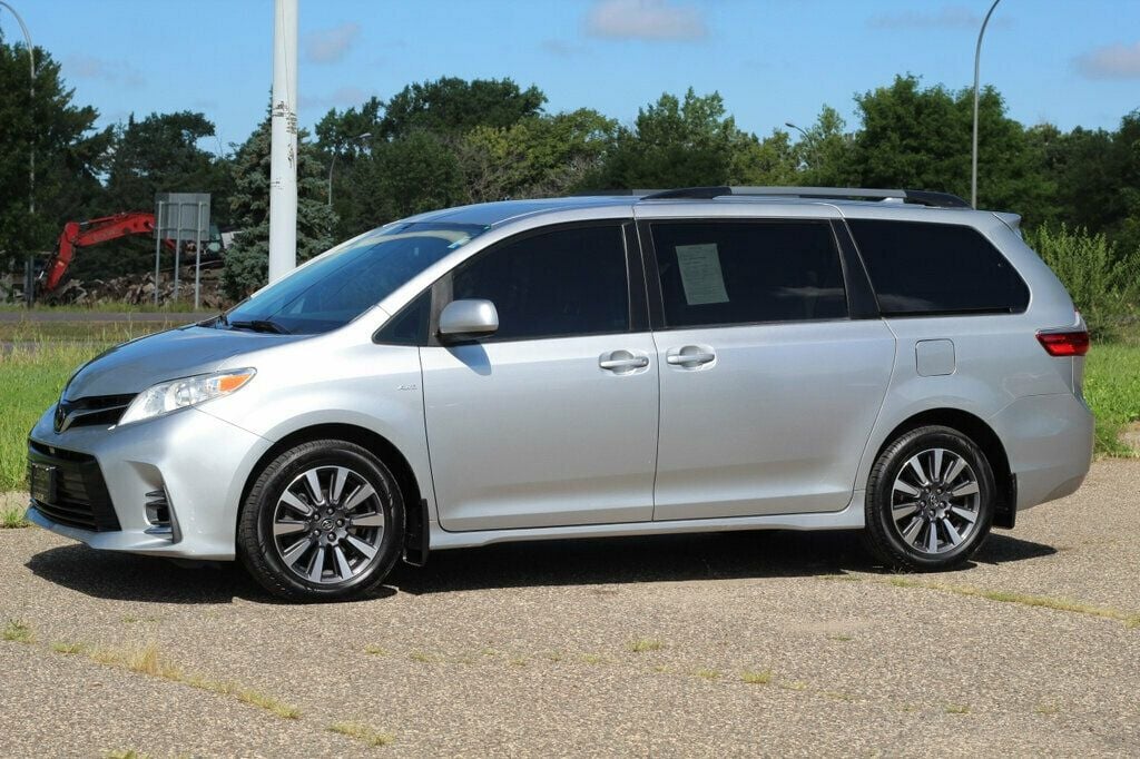 2020 Toyota Sienna LE photo 17
