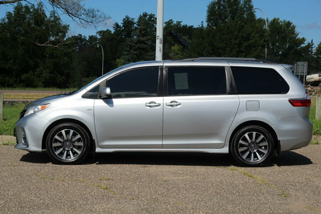 2020 Toyota Sienna LE photo 18