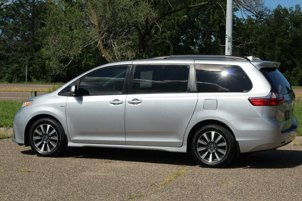 2020 Toyota Sienna LE photo 19