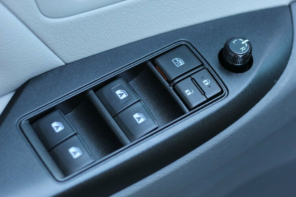 2020 Toyota Sienna LE photo 21